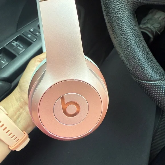 Beats Rose Gold Wireless Headphones - Picture 5 of 5